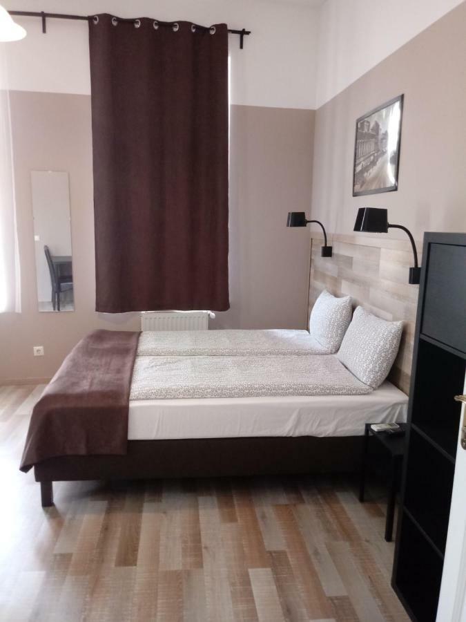 Promenade Panzio Bed & Breakfast มิชโคลซ์ ภายนอก รูปภาพ
