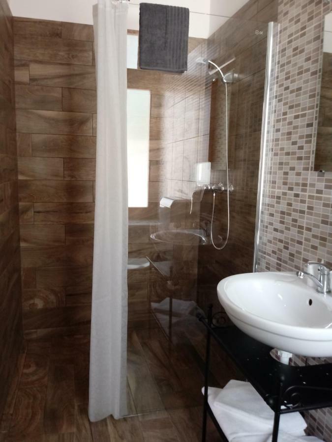 Promenade Panzio Bed & Breakfast มิชโคลซ์ ภายนอก รูปภาพ