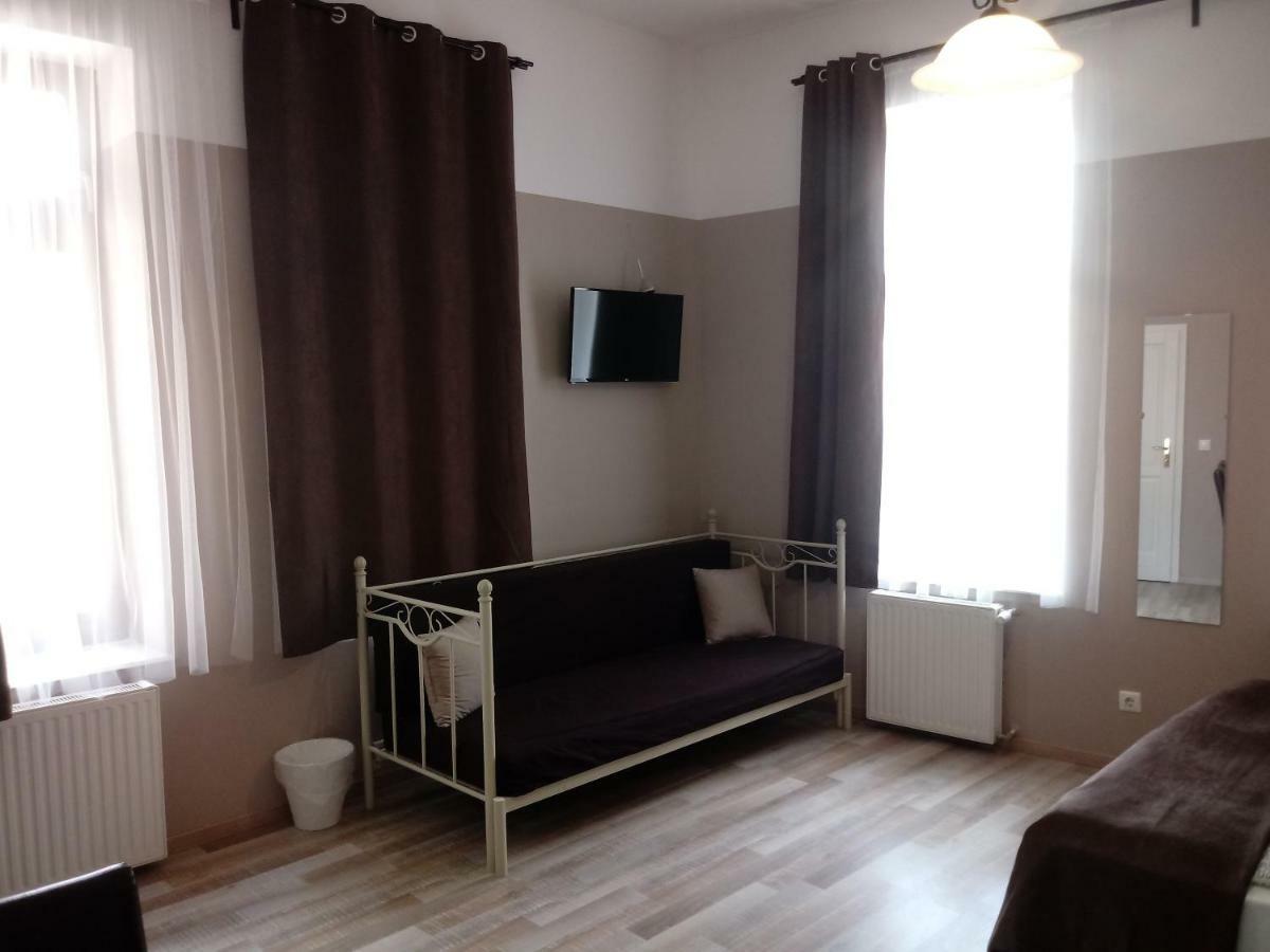Promenade Panzio Bed & Breakfast มิชโคลซ์ ภายนอก รูปภาพ