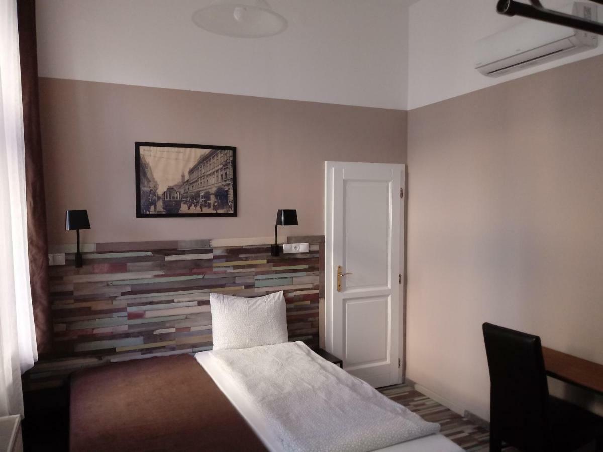 Promenade Panzio Bed & Breakfast มิชโคลซ์ ภายนอก รูปภาพ