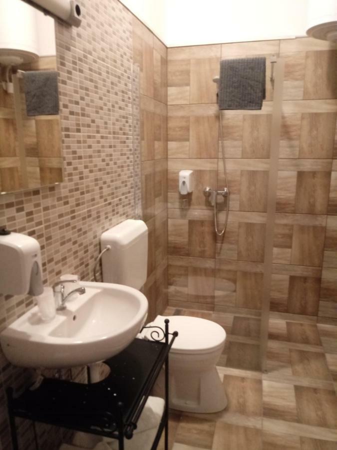 Promenade Panzio Bed & Breakfast มิชโคลซ์ ภายนอก รูปภาพ