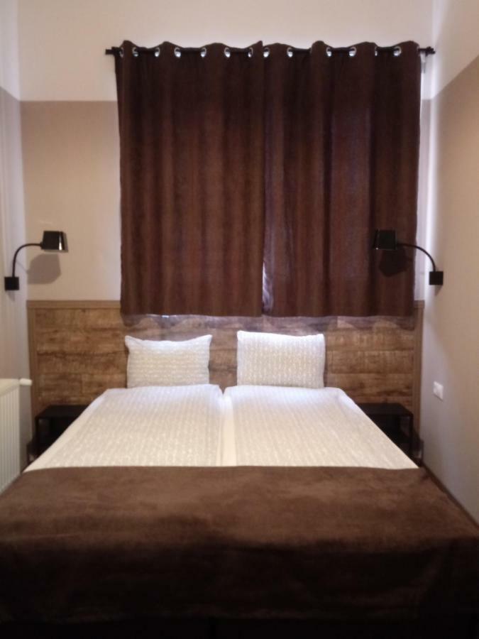 Promenade Panzio Bed & Breakfast มิชโคลซ์ ภายนอก รูปภาพ