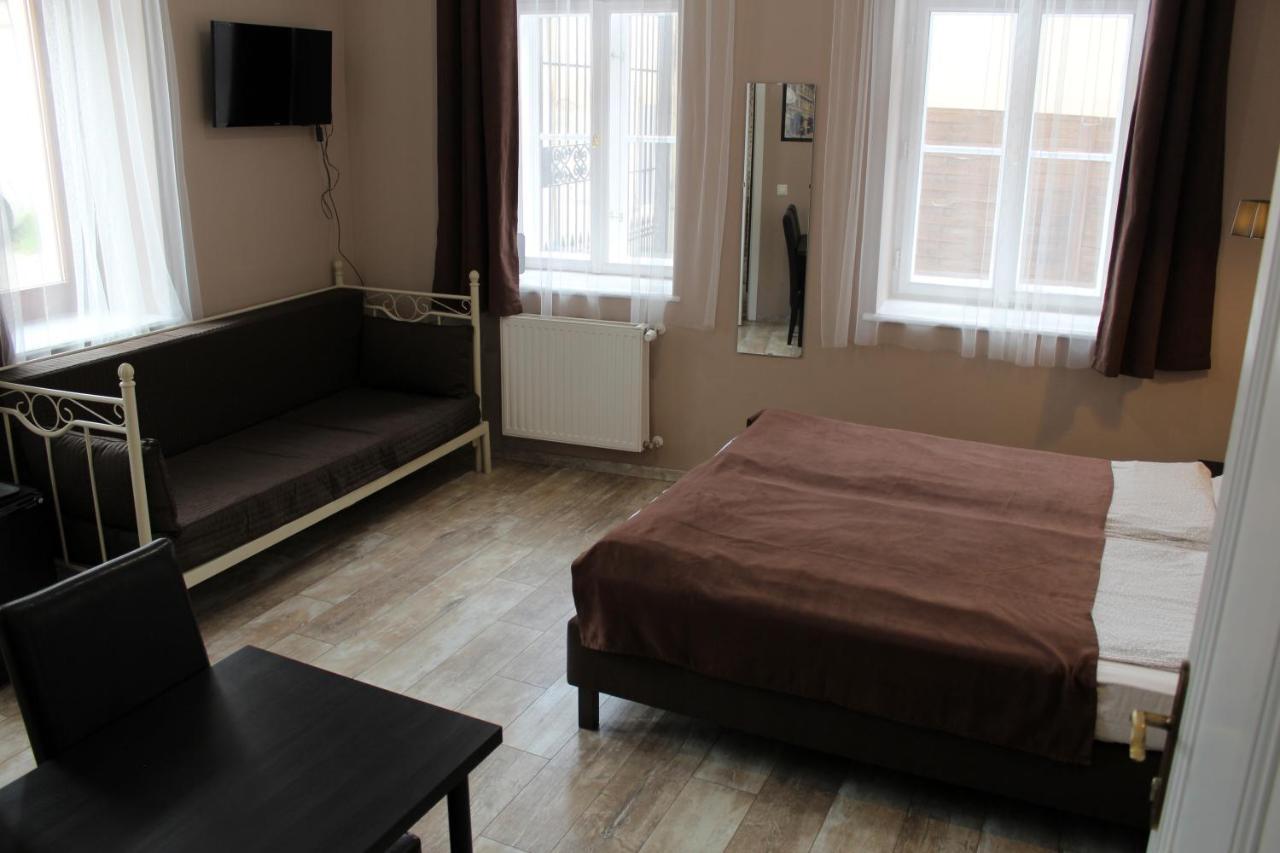 Promenade Panzio Bed & Breakfast มิชโคลซ์ ภายนอก รูปภาพ