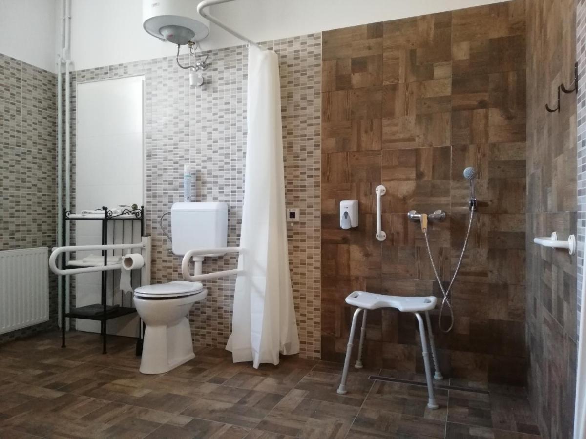 Promenade Panzio Bed & Breakfast มิชโคลซ์ ภายนอก รูปภาพ