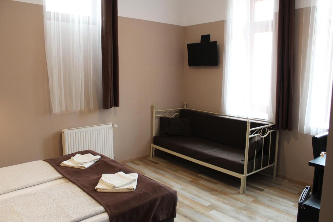 Promenade Panzio Bed & Breakfast มิชโคลซ์ ภายนอก รูปภาพ