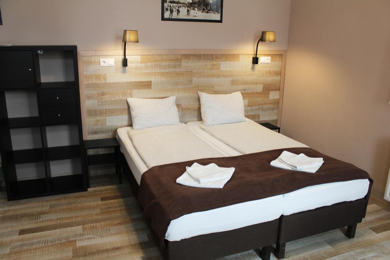 Promenade Panzio Bed & Breakfast มิชโคลซ์ ภายนอก รูปภาพ